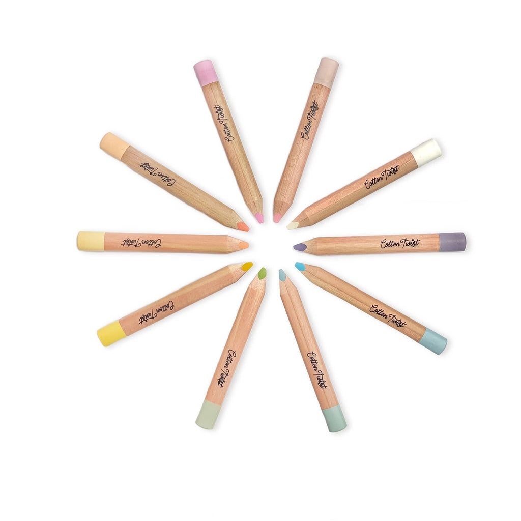 Watercolour pencils arranged in color wheel pattern